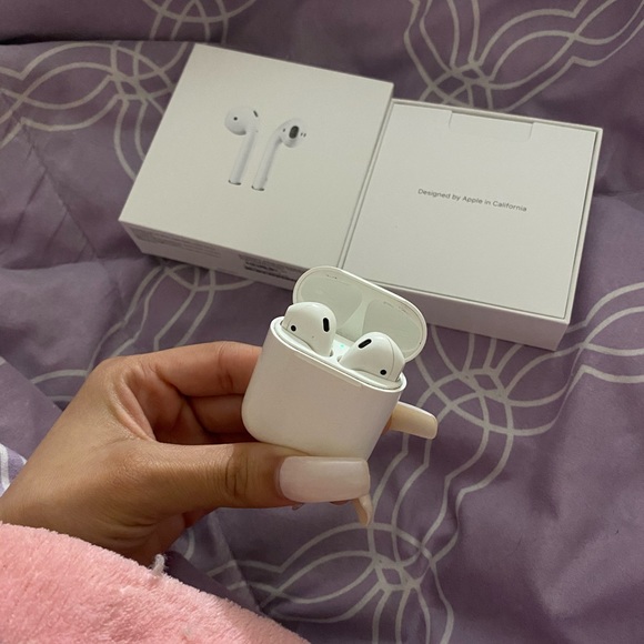 AirPods Series 1 - Picture 4 of 6